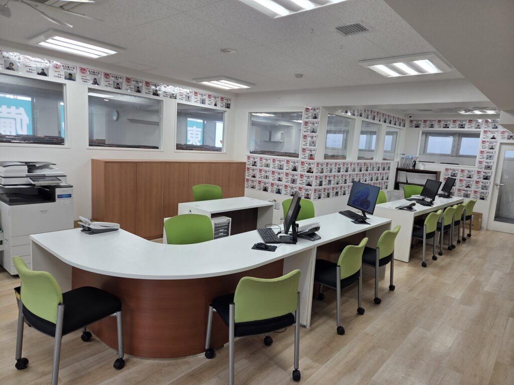 大曽根校（東大・京大・医学部コース） 【受付】白を基調とした清潔感のある受付。もちろん隅々まで毎日掃除しています。
