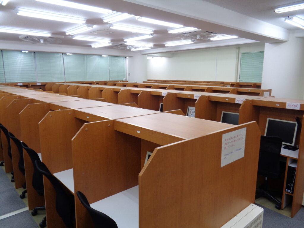 溝の口北校(東大･医学部コース設置） ブース席の数は１００席以上！満席になることがありません！